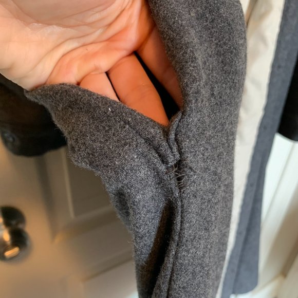 Stylish Lightweight Coat - Picture 3 of 3